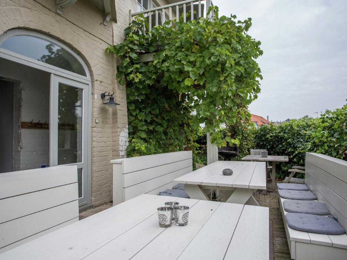 Beautiful Villa 200 Metres From The Sea Koksijde Esterno foto